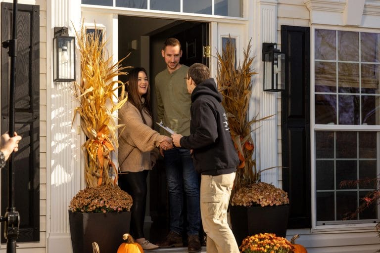 Eversafe moving professional shaking hands with customers.